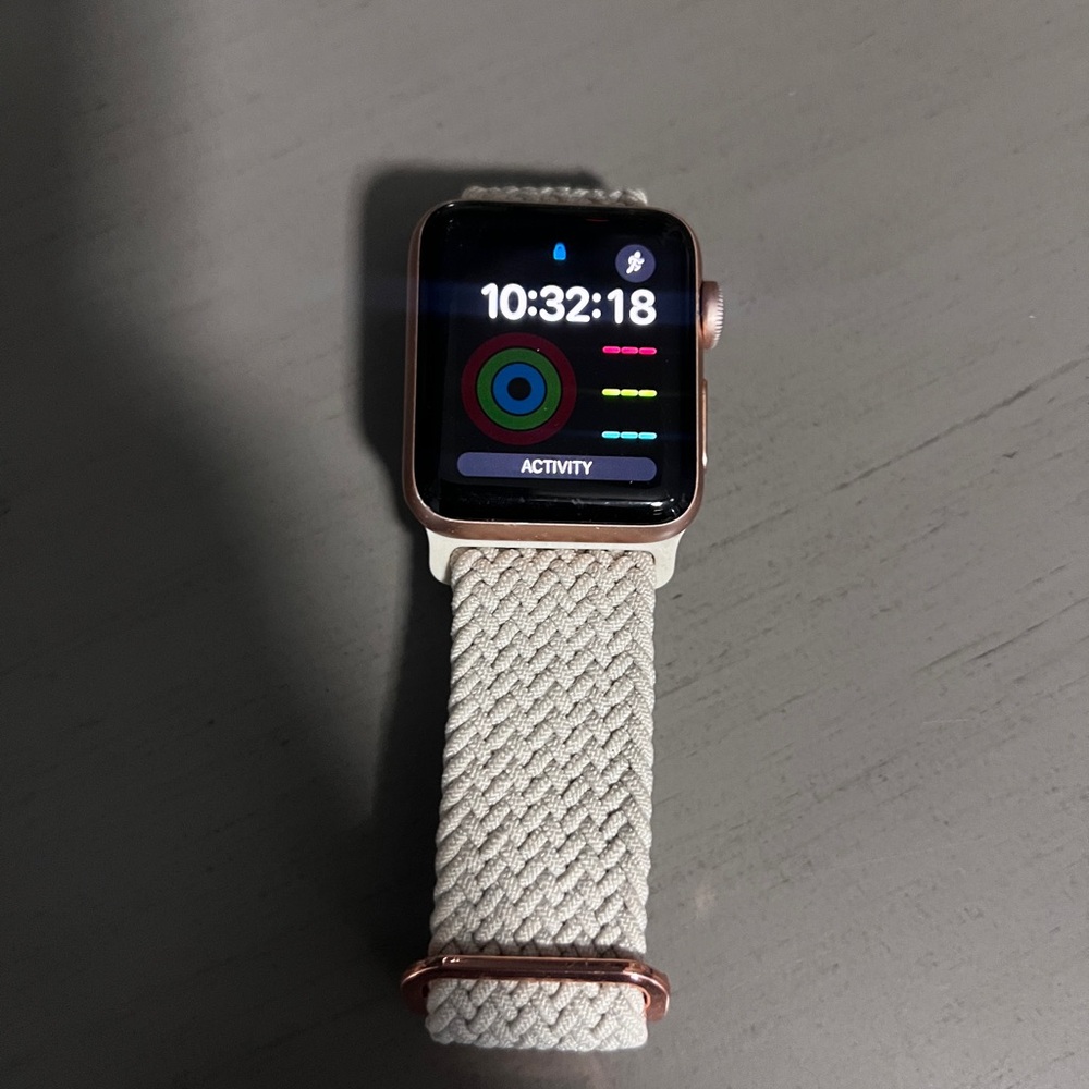 Apple Gold Smartwatch with Stylish Design